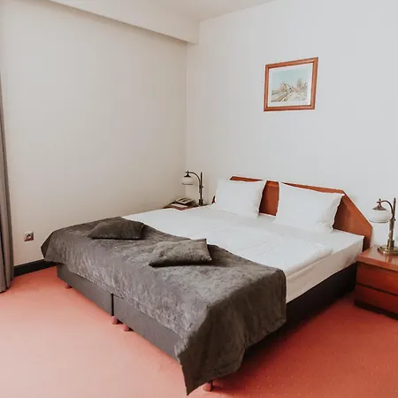 Piwnica Rycerska Kety Apartment *