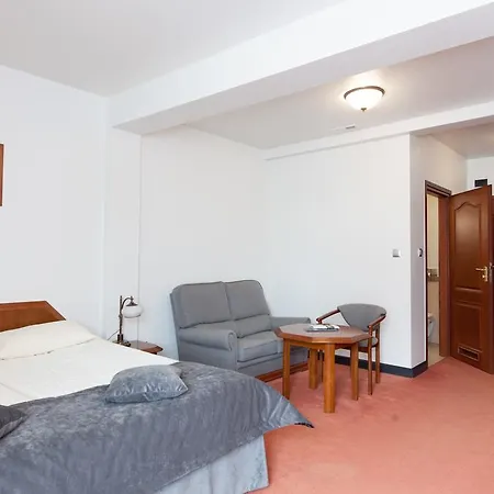 Piwnica Rycerska Kety Apartment